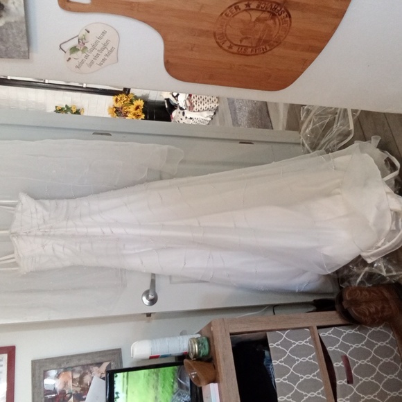#637 Wedding Dress - Picture 2 of 3